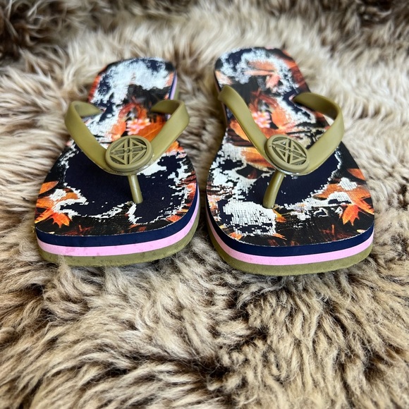 ANTONIO MELANI Black and Gold Abstract Sandals - Picture 2 of 9